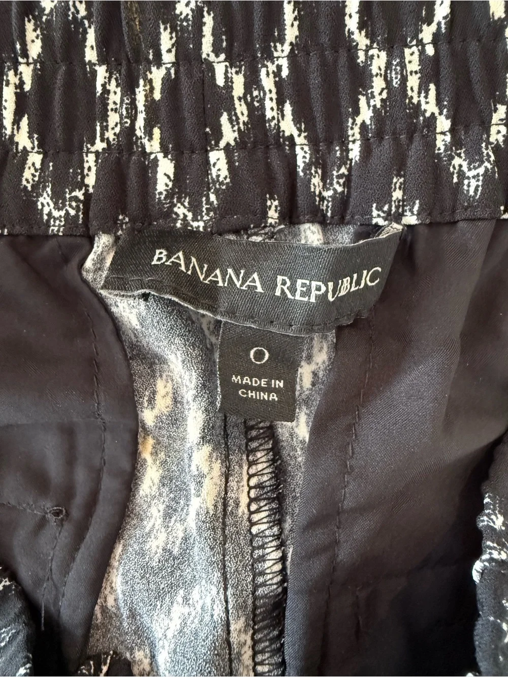 Banana Republic Black & White Diamond Print pants
